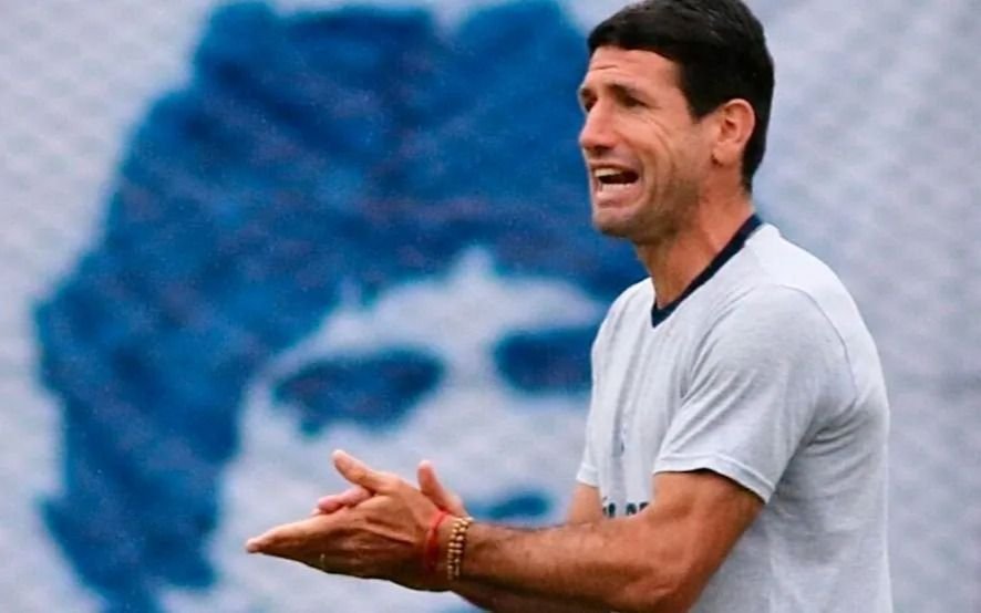Confirmado: Chirola Romero seguirá siendo DT de Gimnasia y tendrá una última chance ante Independiente en el Bosque