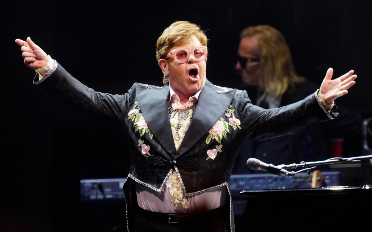 Elton John fue internado de urgencia: pasó la noche en el centro hospitalario Princesa Grace de Mónaco