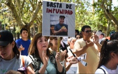 Acampe en Tribunales de Quilmes de familiares de Lautaro y Lucas