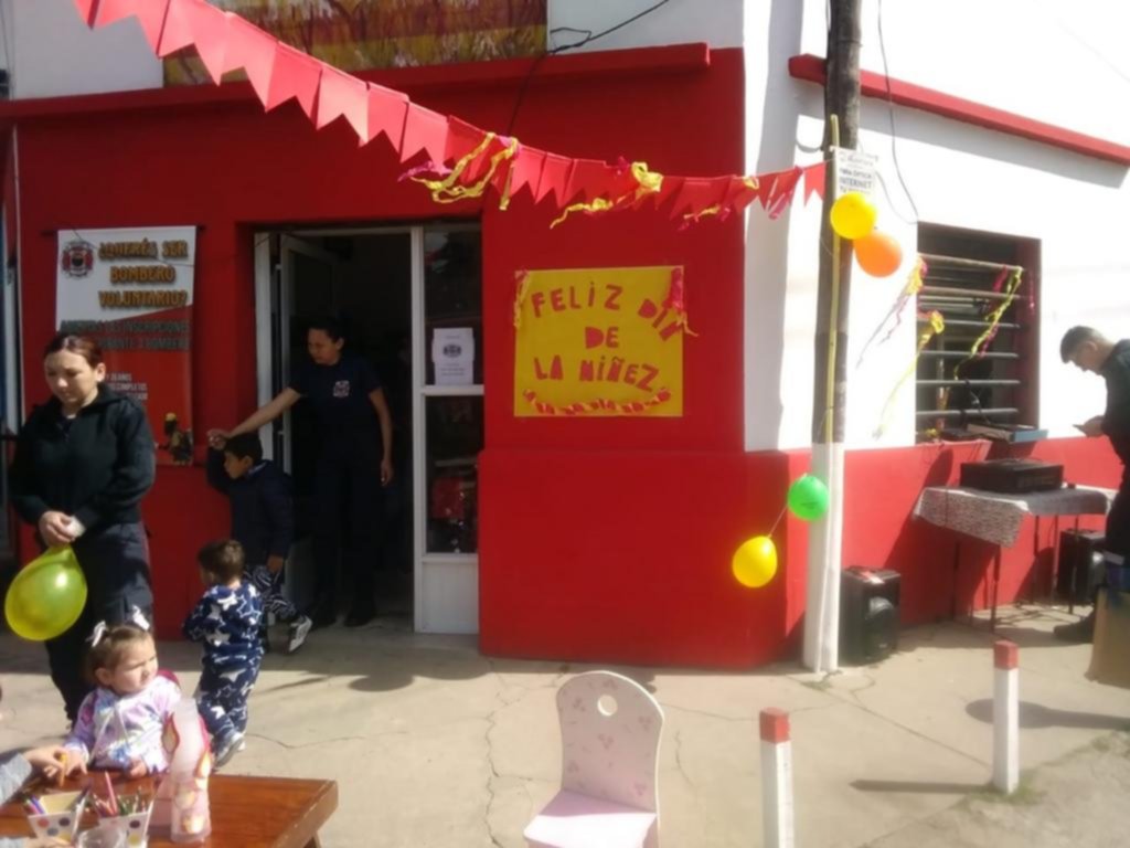 Bomberos de Arturo Seguí organizaron un festejo por el Día de las Infancias