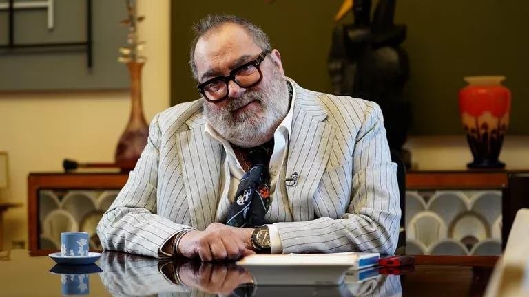 Lanata sigue internado, y sedado “porque se quiere ir”