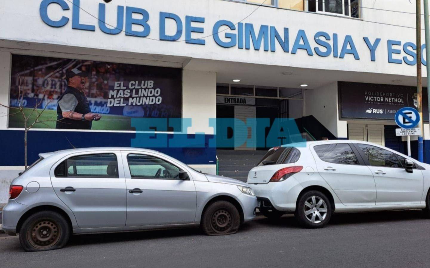 Noche caliente: denuncian violentos ataques de hinchas de Estudiantes y de Gimnasia
