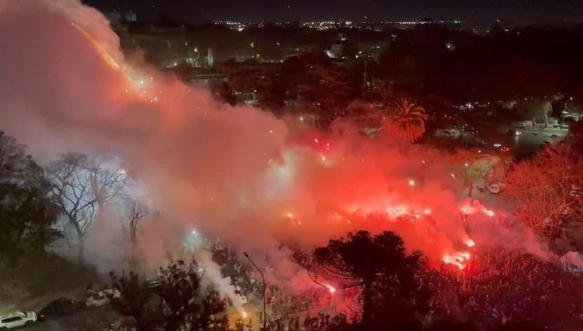VIDEO. Pasión en llamas: un recibimiento que quedará en la historia