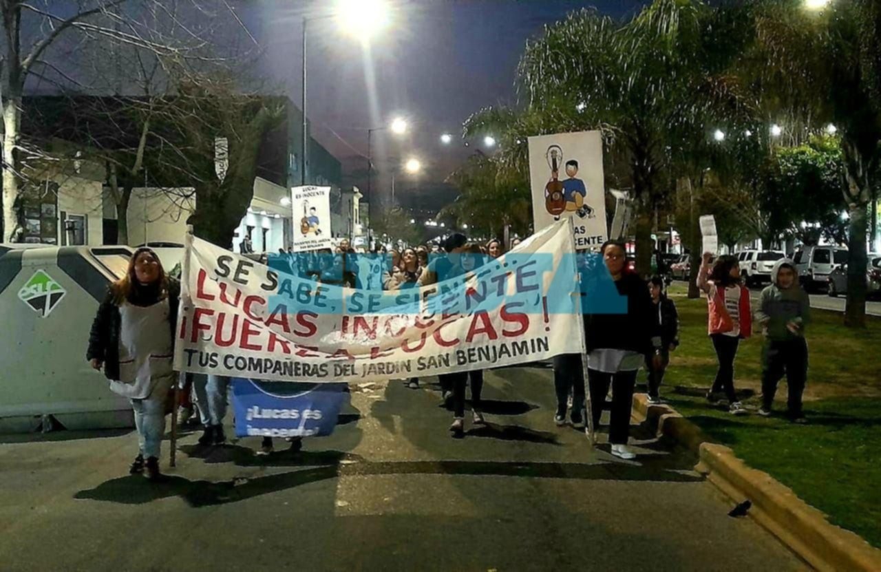 Docentes y familias del Colegio San Benjamín volvieron a reclamar por Lucas Puig
