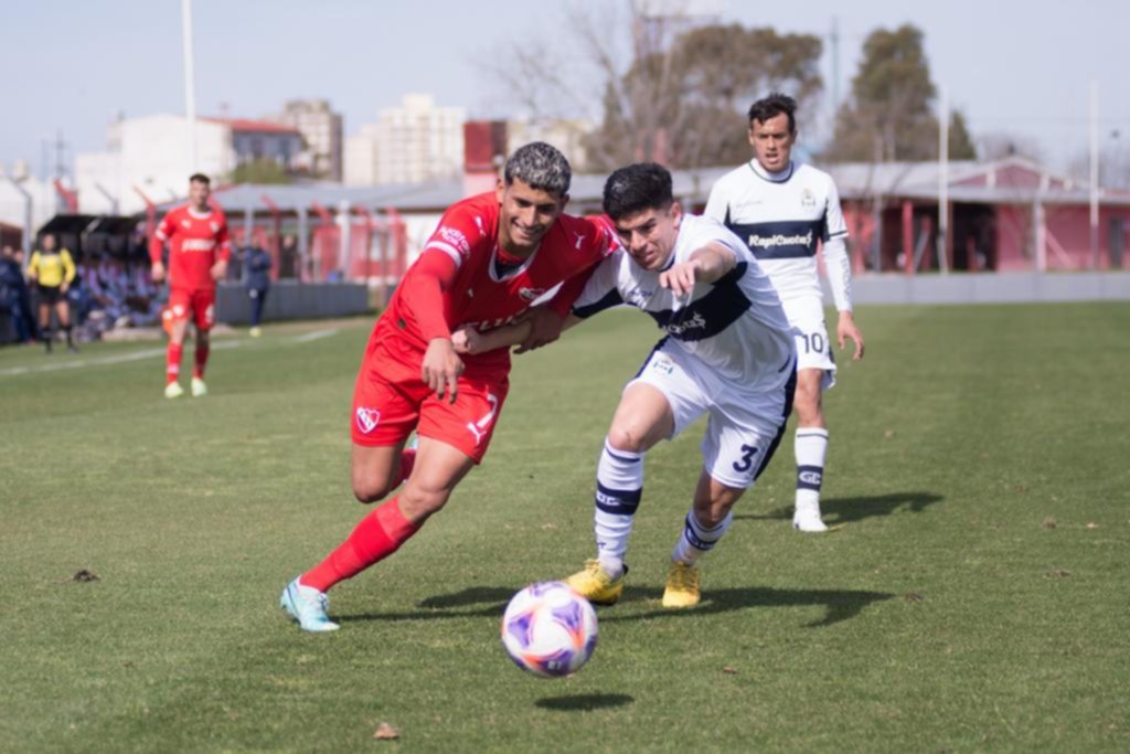 Lautaro Chávez volvió al fútbol y fue clave en el empate de la Reserva ante Independiente