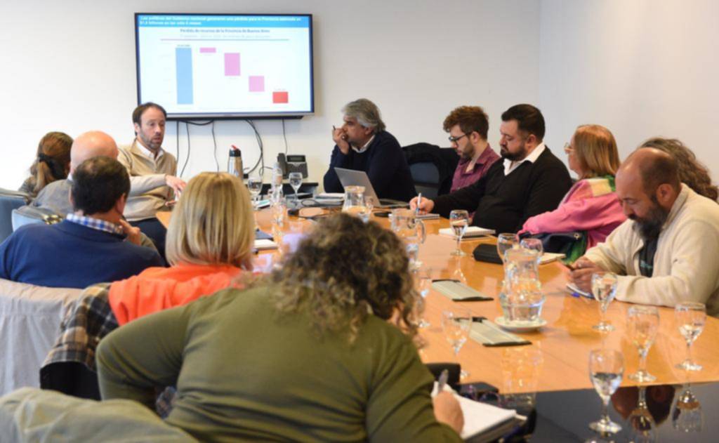 La Provincia llama a estatales y docentes a discutir salarios