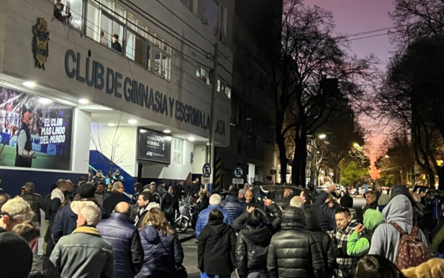 Socios y referentes políticos de Gimnasia reclamaron y pidieron formalmente la renuncia de Marcelo Gauna