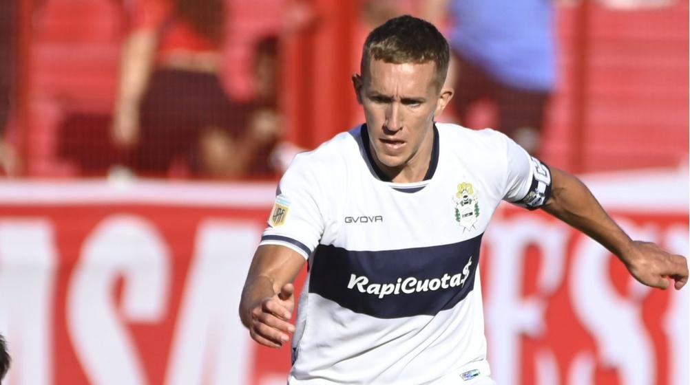 Pablo De Blasis sufrió una lesión meniscal, será operado y estará un mes fuera del campo