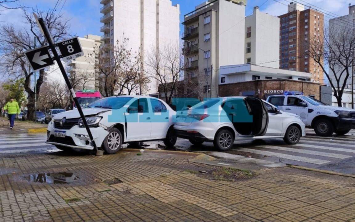 Fuerte choque, despiste y milagro durante la lluvia en La Plata 