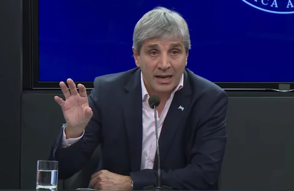 Caputo se mostró optimista pese a la caída de reservas