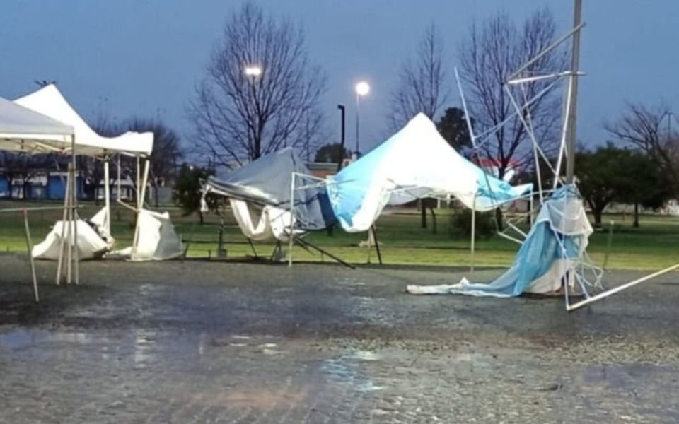 La tormenta causó destrozos en el Paseo de Compras de Meridiano V