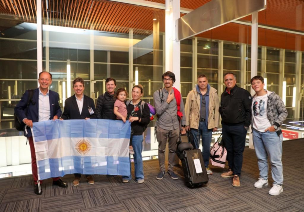 Llegaron a Buenos Aires diplomáticos argentinos expulsados de Venezuela
