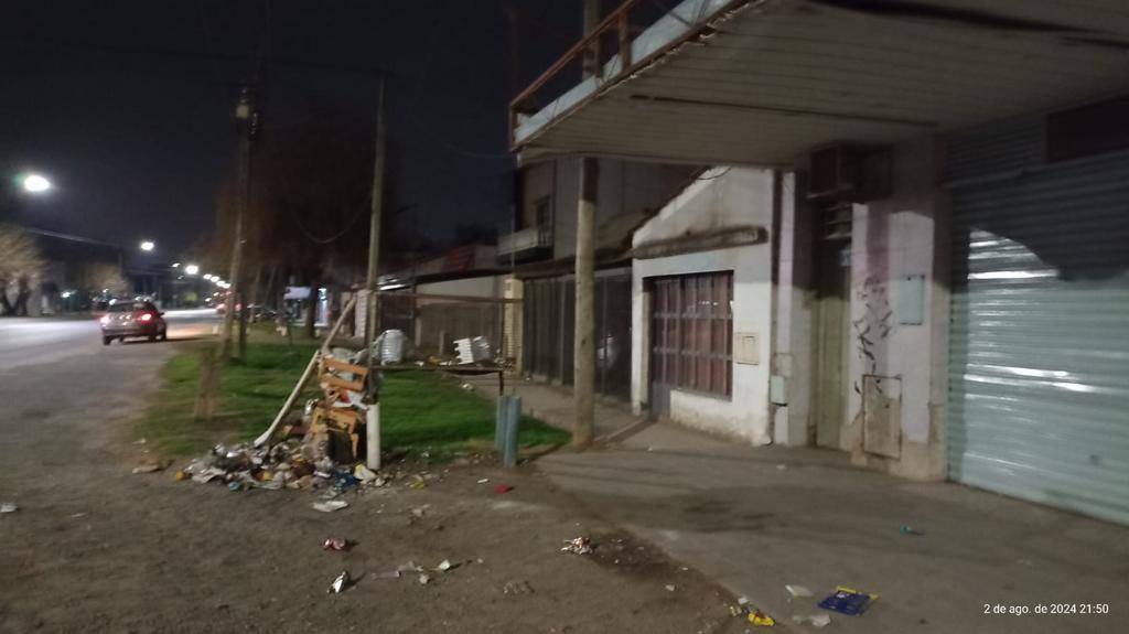 Reclamo por residuos en la calle en 137, 522 y 523