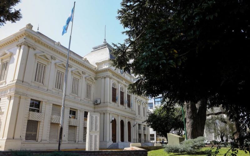 Alertan que será “imposible” cubrir necesidades de las universidades por falta de presupuesto: qué pasa en la UNLP