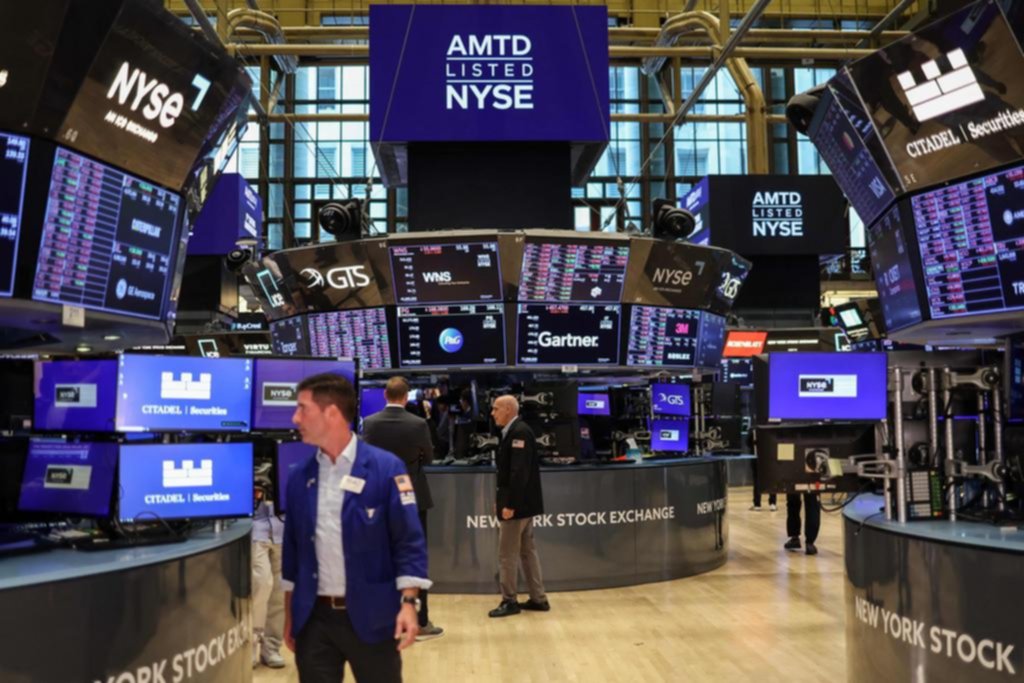 “Lunes negro”: impactó en acciones, bonos y el riesgo país