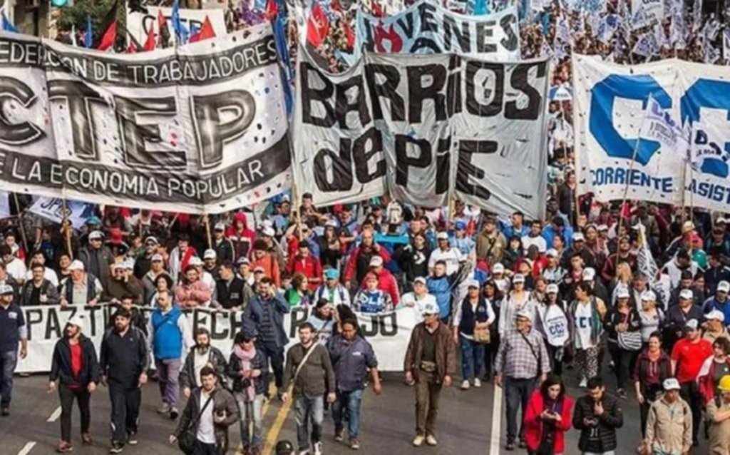 La CGT y movimientos sociales marchan contra el gobierno de Milei