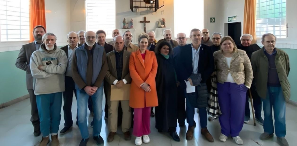 Se conoció la foto de la visita de diputados libertarios a represores presos