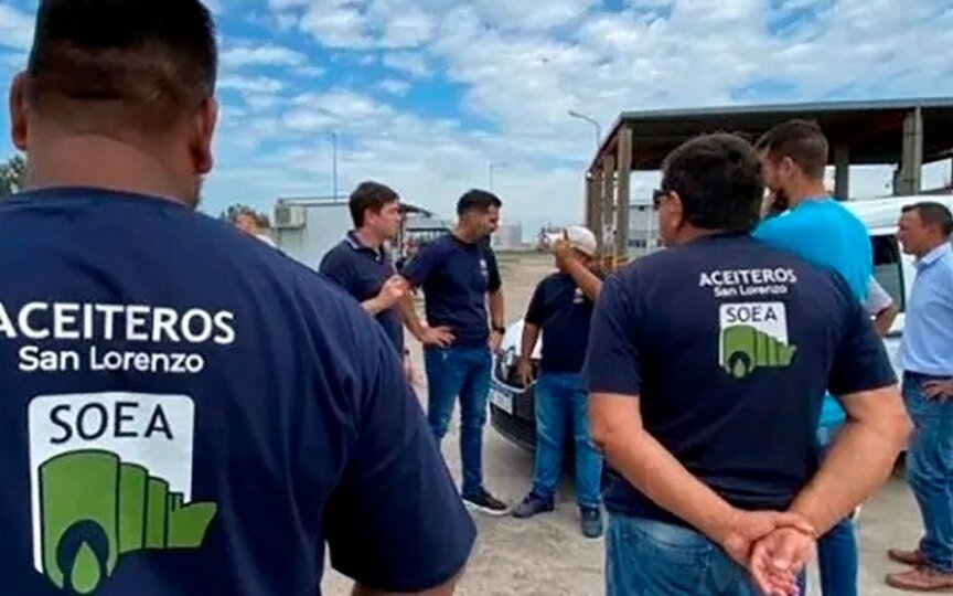 Paro de aceiteros: hay más de 10.000 camiones varados en los principales puertos de exportación