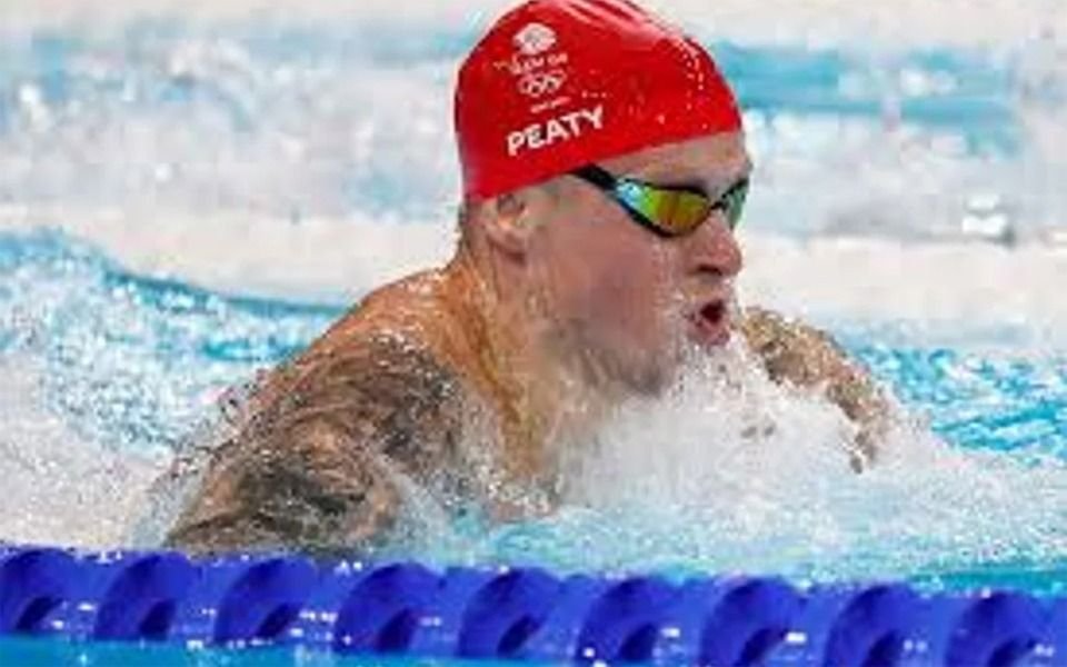La polémica de la gastronomía olímpica: Adam Peaty denuncia alimentos en mal estado