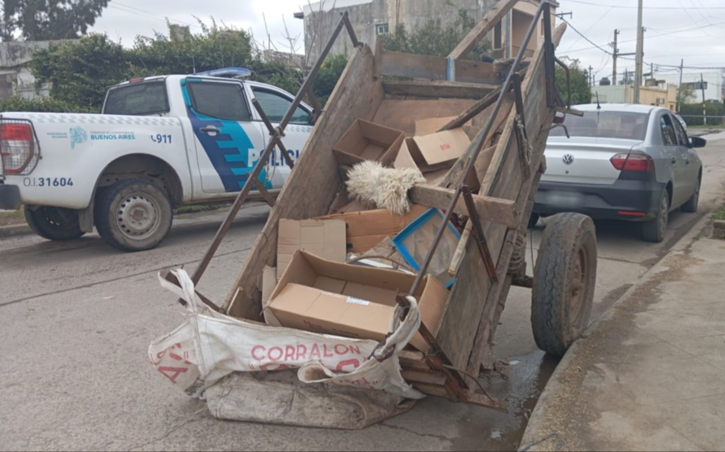 Berisso: un micro chocó con un carro tirado a caballo y hay dos heridos, uno de ellos es menor
