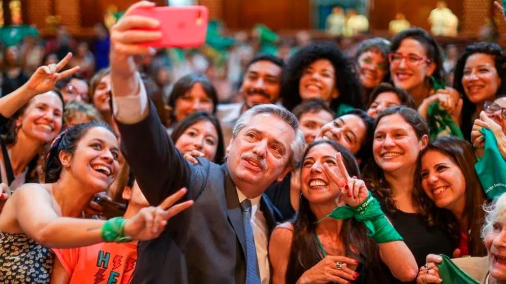 El mundo del espectáculo contra Fernández