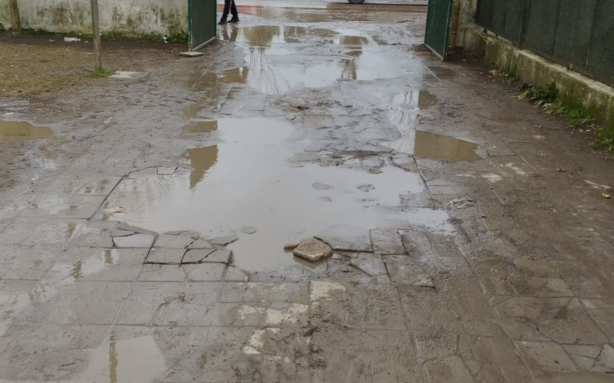 Imposible entrar a una escuela de Etcheverry: “Hay alumnos con problemas de motricidad”