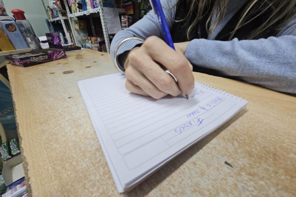 El retorno de “Don Fiado”: rebusque para el bolsillo y ventas en caída