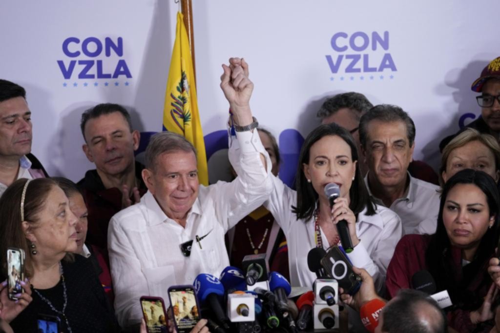 Machado ofrece al mundo revisar las actas electorales