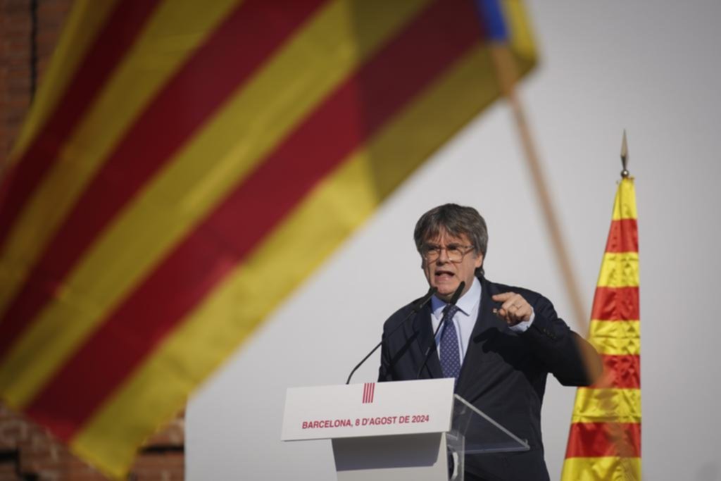 El catalán Puigdemont reapareció pero se esfumó