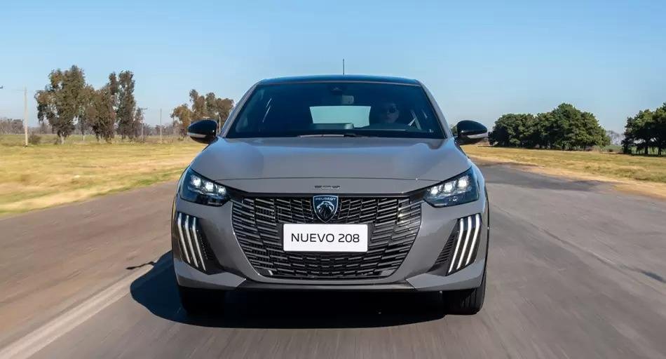 Uno de los autos más vendidos en el país se renovó y estrenó motorización