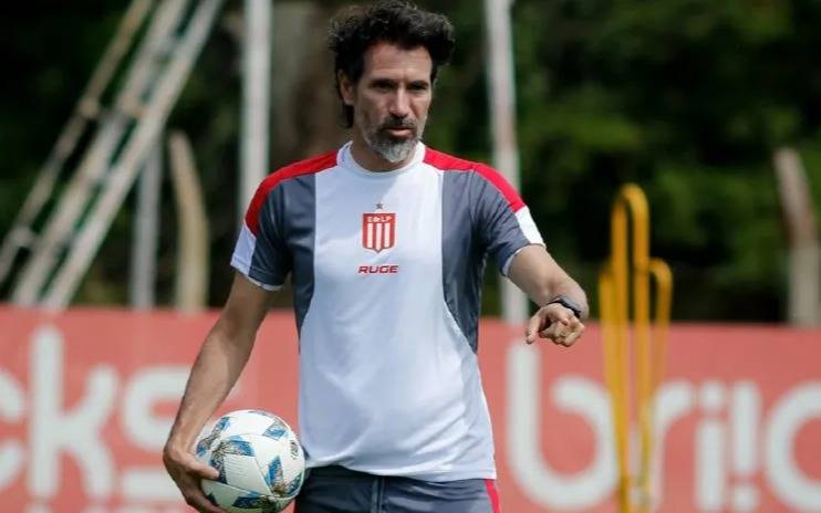 Domínguez perfiló un equipo para enfrentar a Independiente y recuperó a Eric Meza
