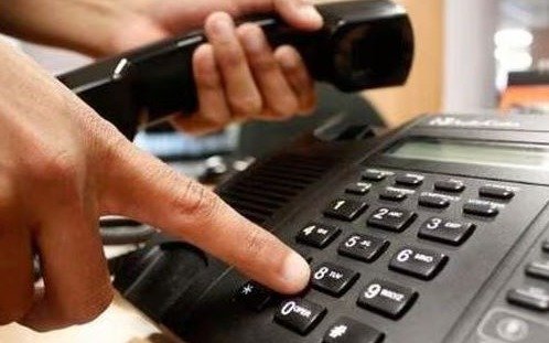 Reclamos por problemas con el servicio de telefonía fija en un barrio de La Plata