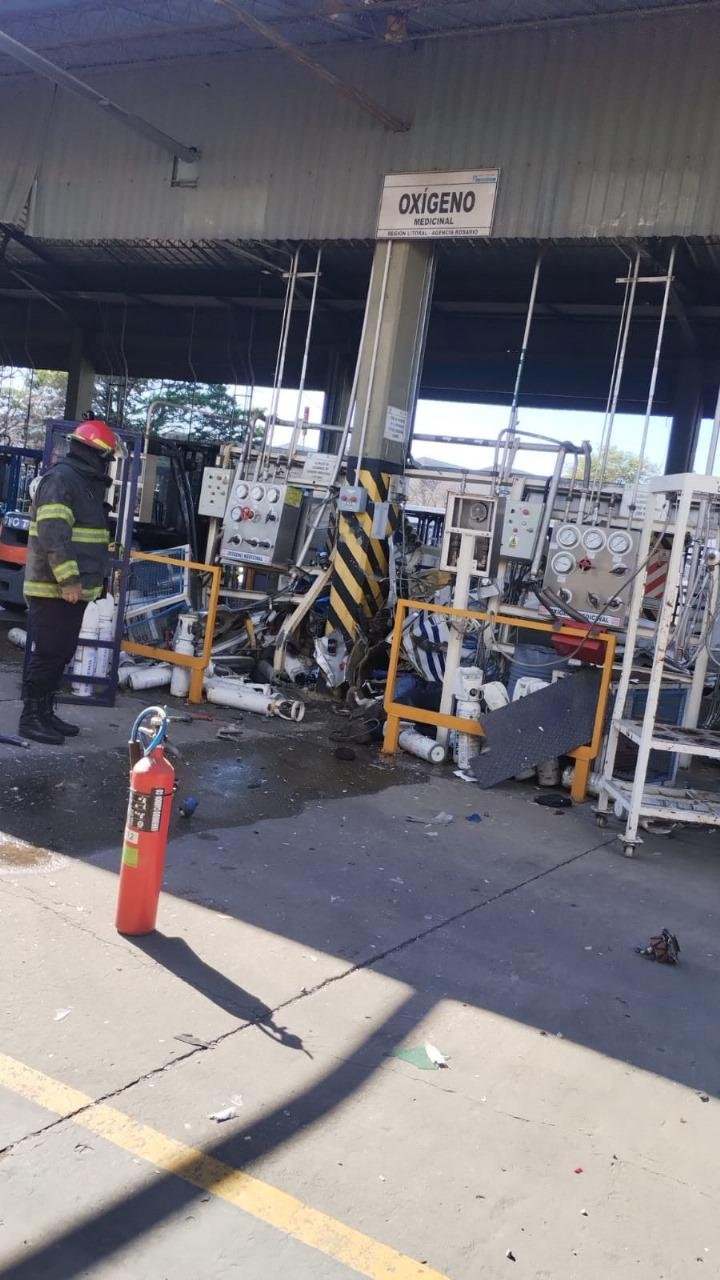 Cayó una avioneta en una fábrica y el piloto murió