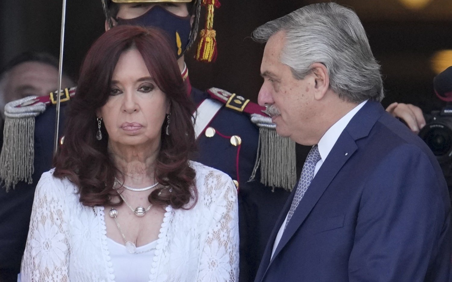 Los posibles efectos del escándalo, cruzados por una disputa interna que no cesa