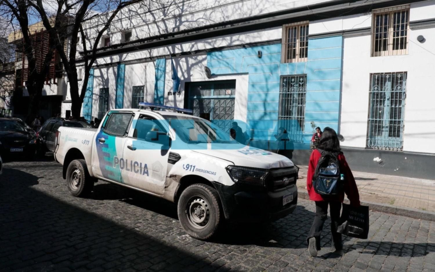 Custodia policial en una escuela de La Plata amenazada por una pandilla