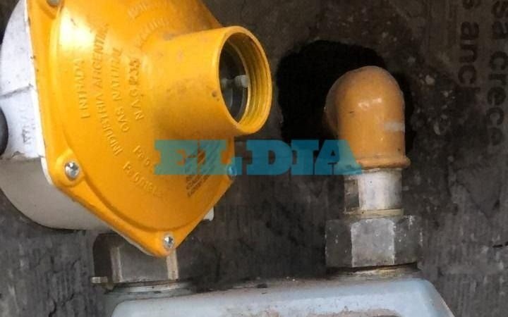 Los ladrones de cobre reaparecieron en La Plata y volver a tener gas le sale a cada vecino casi $130.000