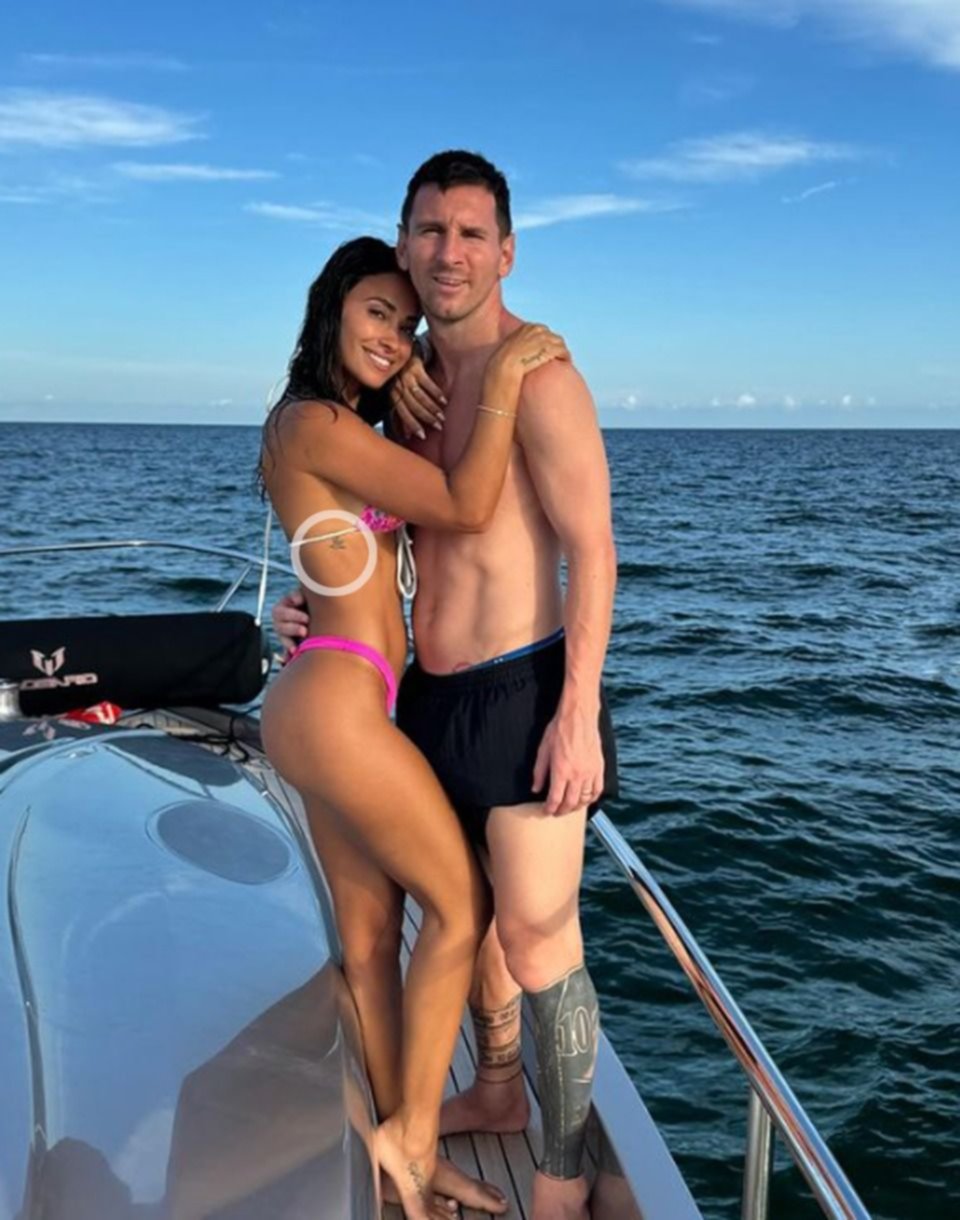 Con una microbikini, Antonela Roccuzzo mostró el tatuaje que le dedicó a Leo Messi
