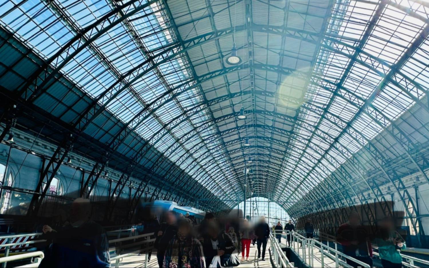 Taisetsu Kuzure, estudiante de ingeniería ferroviaria, visitó la Ciudad: "La estación de La Plata tiene una atmósfera similar a la de Praga"