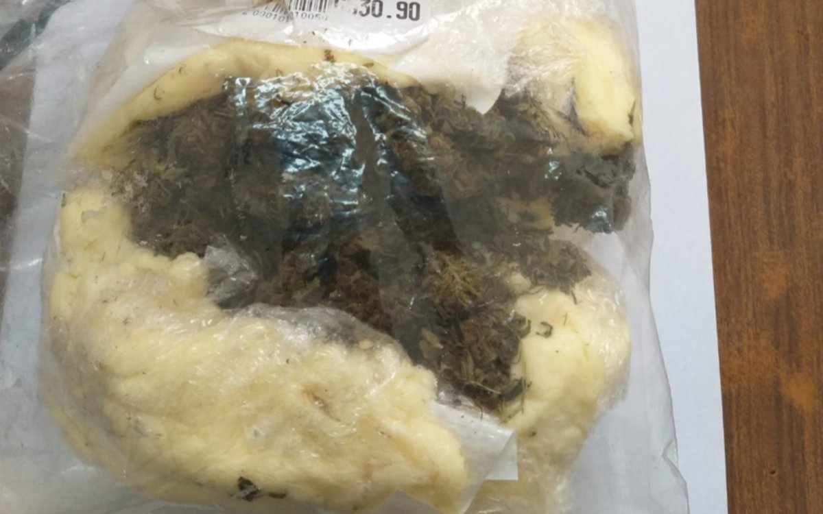 No era roquefort: quiso entrar marihuana escondida en un kilo de queso en La Plata