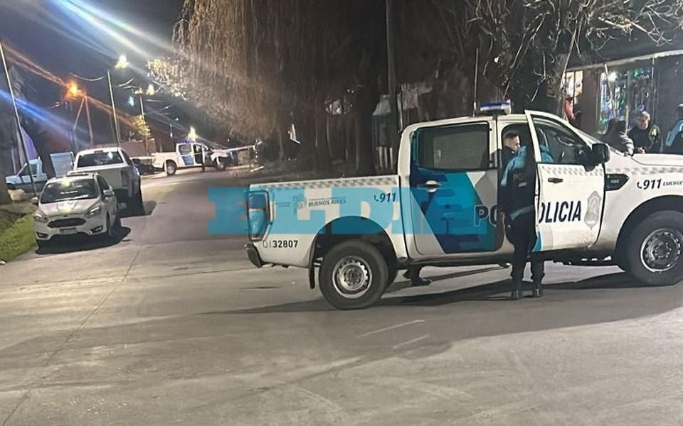 Brutal femicidio en La Plata: mató a su esposa a puñaladas y se escapó