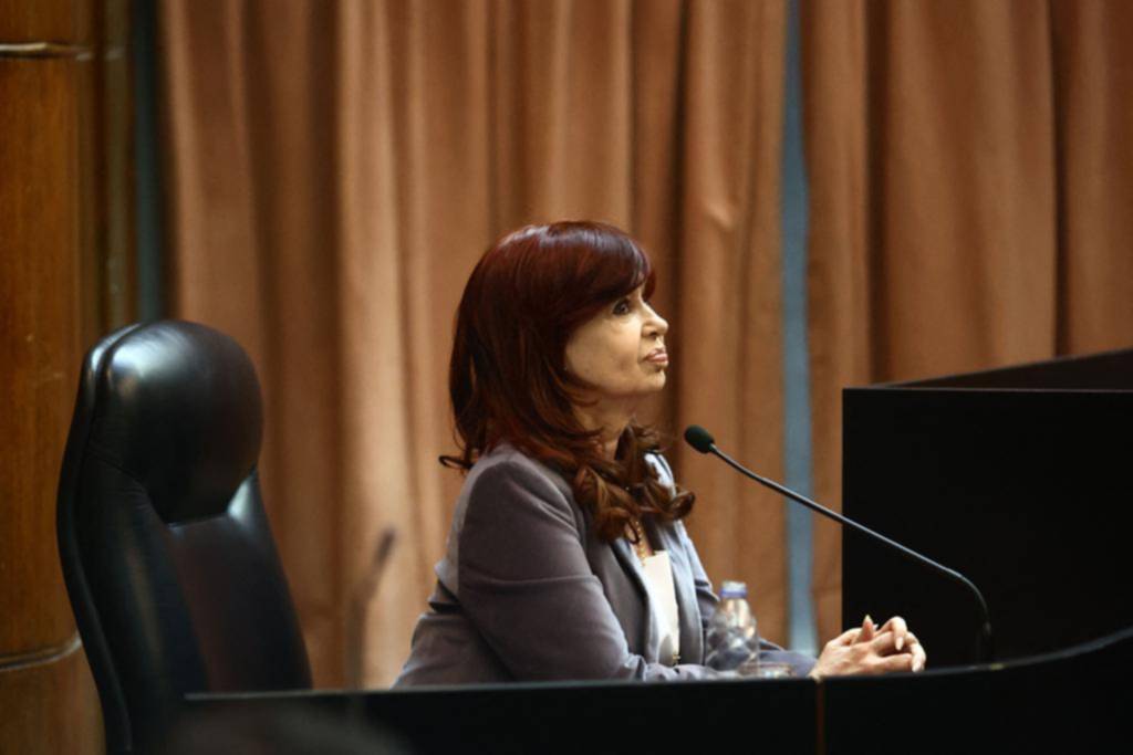 Cristina en los tribunales: vinculó la “violencia” con su condena por corrupción
