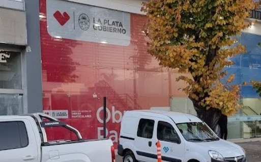 Una protesta de empleados complica la atención en la Dirección de Obras Particulares en La Plata