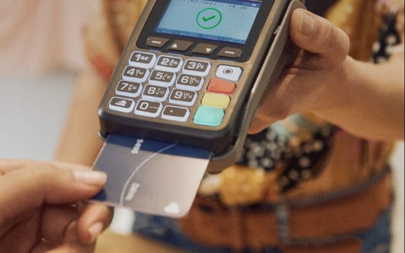Propina digital: comercios deberán contar con elementos para que el cliente pueda abonar de esa manera