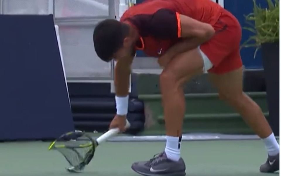 Viral | Carlos Alcaraz destrozó su raqueta de la furia y Monfils lo eliminó en su debut de Cincinnati