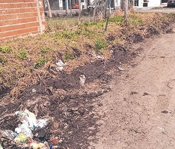 En 93 entre 6 y 7 pasaron con la pala por la zanja pero dejaron los residuos
