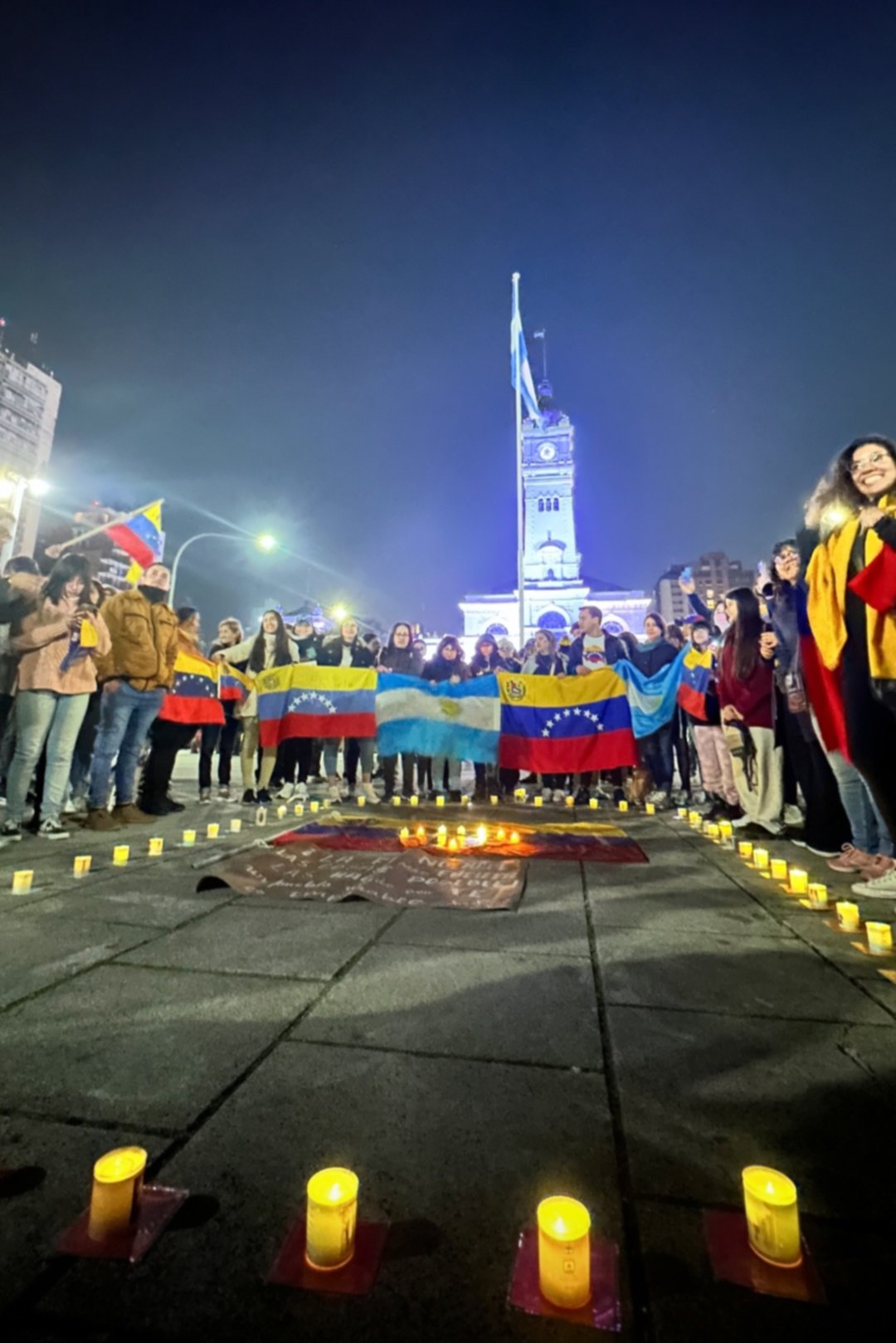 En La Plata, los residentes venezolanos se manifestaron en Plaza Moreno