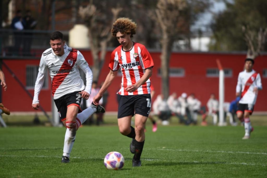 Los juveniles sumaron seis puntos ante River