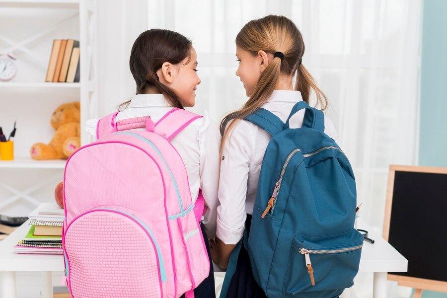 Con el peso en sus espaldas: los efectos de cargar mochilas pesadas