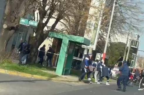 Atacaron a piedrazos una comisaría