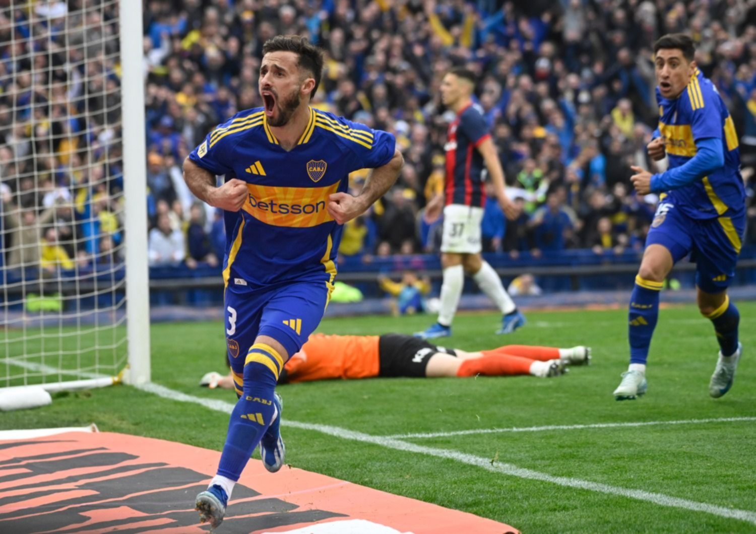En una ráfaga, Boca se lo dio vuelta a San Lorenzo y ganó 3 a 2 en la Bombonera 